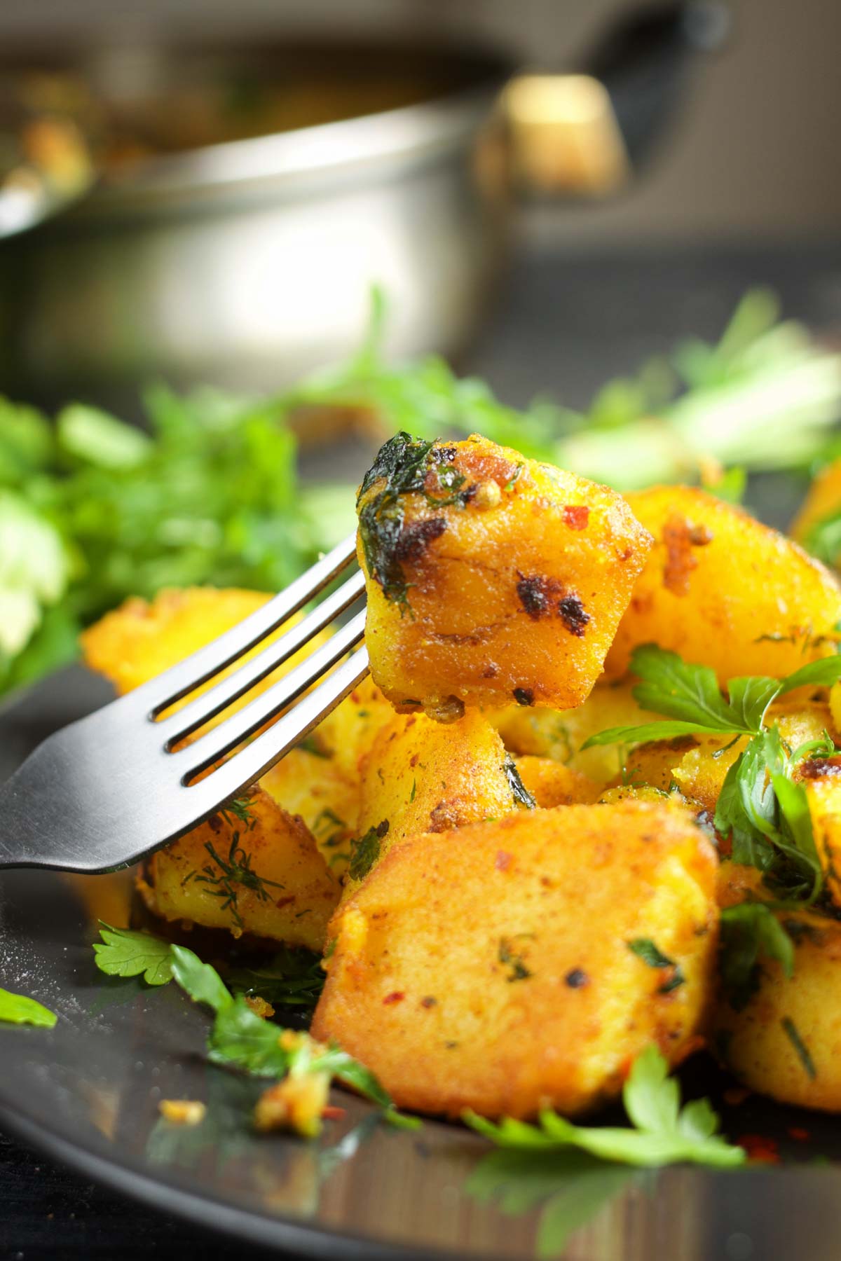 Batata Harra Spicy Roasted Potatoes vegan recipe cartofi picanti reteta