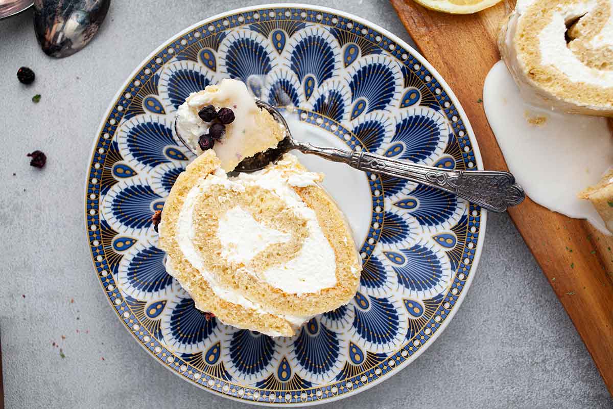 Lemon Swiss Roll Roulade Dessert