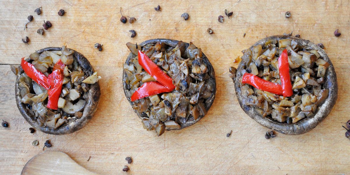 Stuffed Portobello Mushrooms Vegan Recipe ciuperci umplute reteta vegana