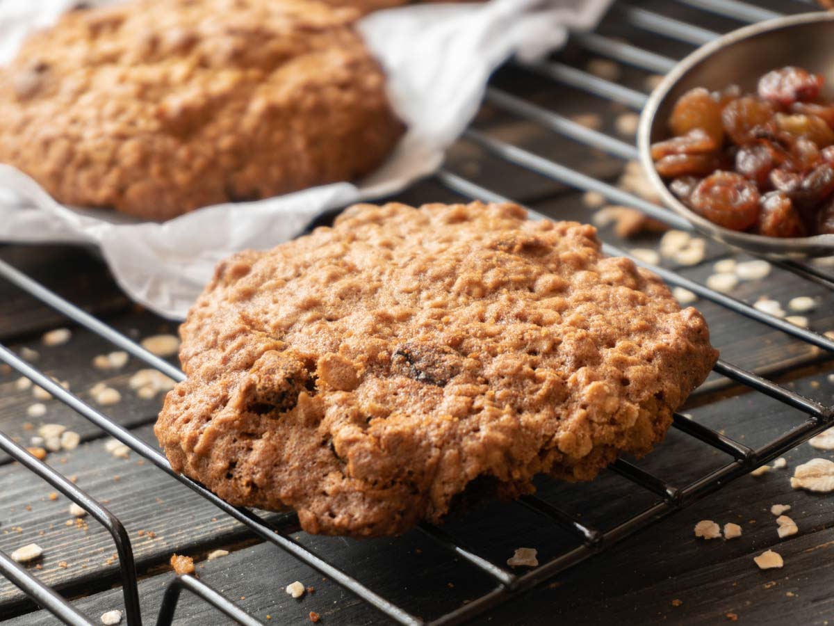 Vegan oatmeal cookies